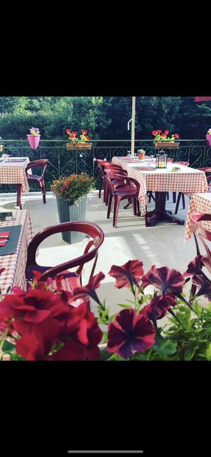 Hotel Restaurant La Renaissance Saint-Cirgues-en-Montagne Zewnętrze zdjęcie