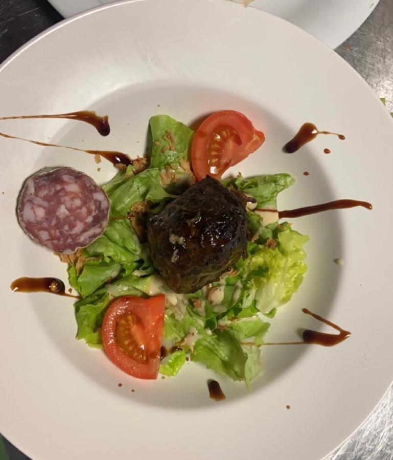 Hotel Restaurant La Renaissance Saint-Cirgues-en-Montagne Zewnętrze zdjęcie