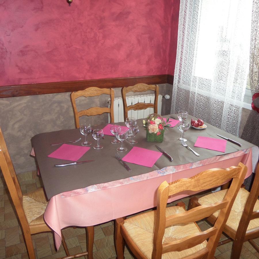 Hotel Restaurant La Renaissance Saint-Cirgues-en-Montagne Zewnętrze zdjęcie