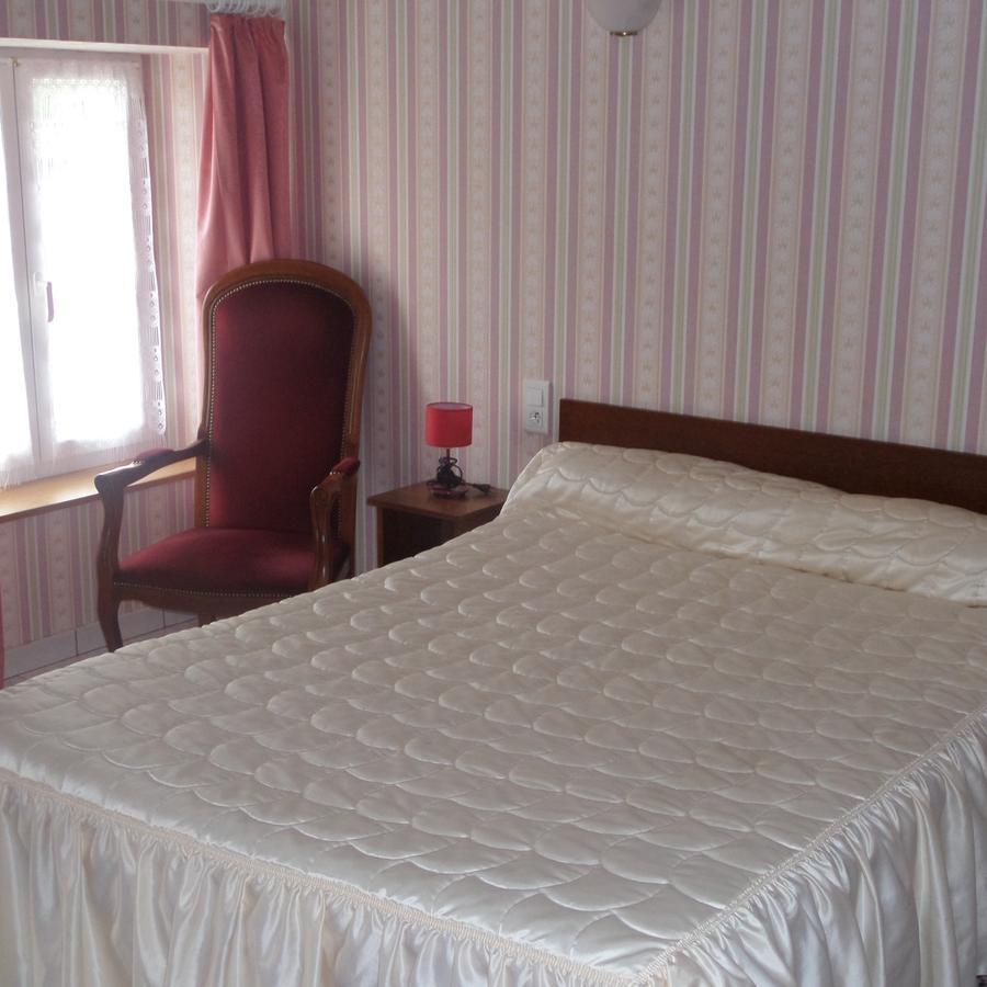 Hotel Restaurant La Renaissance Saint-Cirgues-en-Montagne Zewnętrze zdjęcie