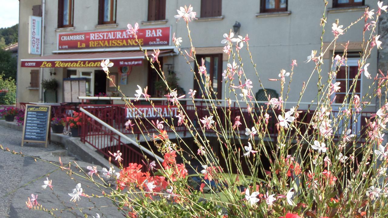 Hotel Restaurant La Renaissance Saint-Cirgues-en-Montagne Zewnętrze zdjęcie